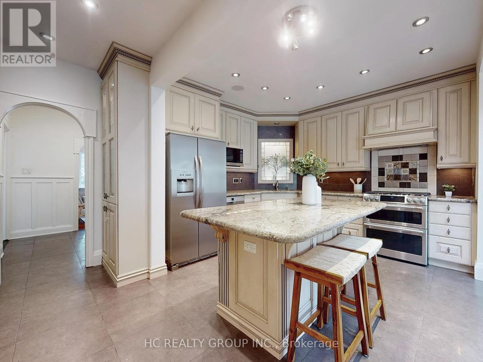 Photo 10 of 124 Lawrence Avenue E, Toronto ON