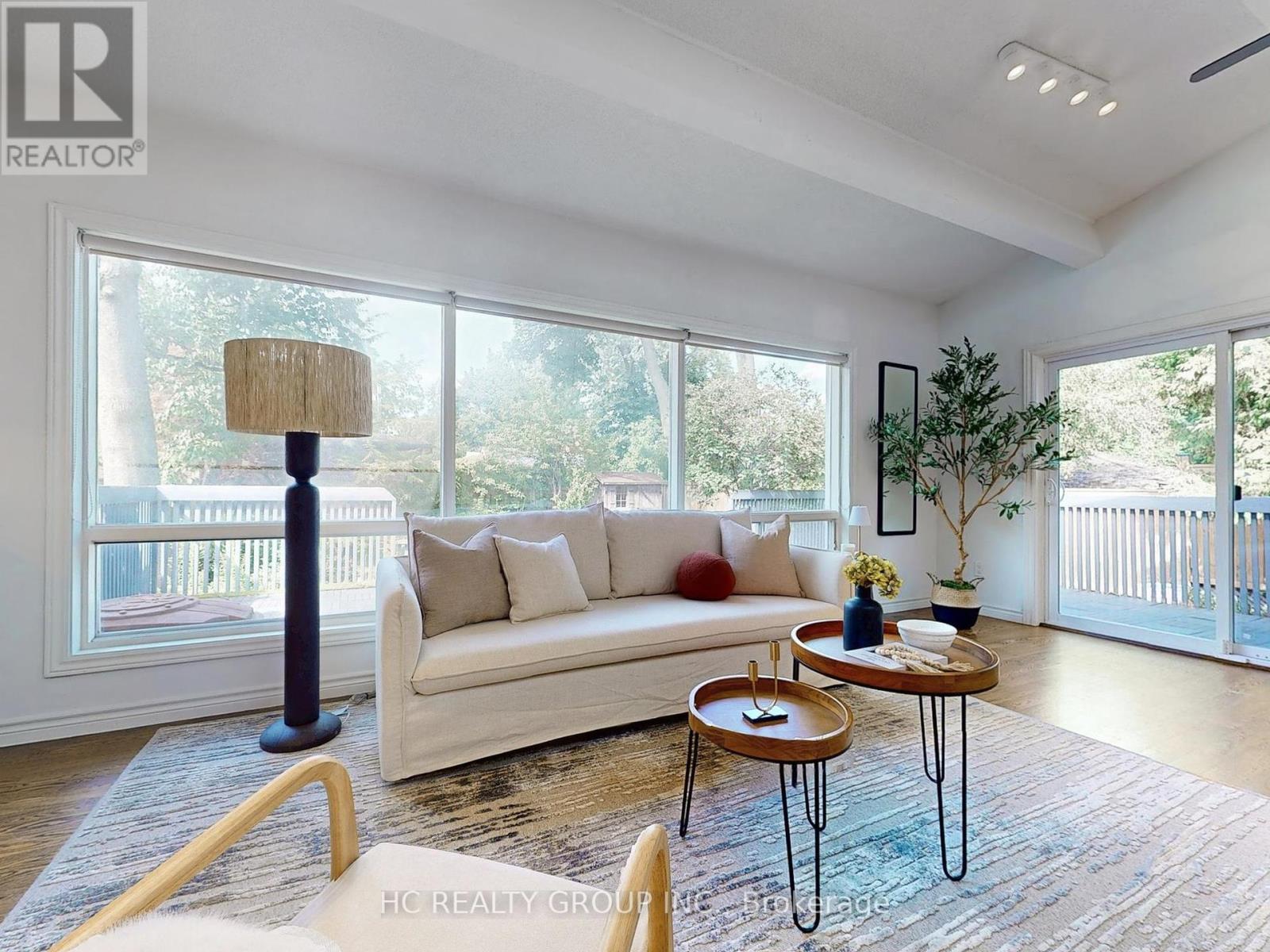 Photo 20 of 124 Lawrence Avenue E, Toronto ON