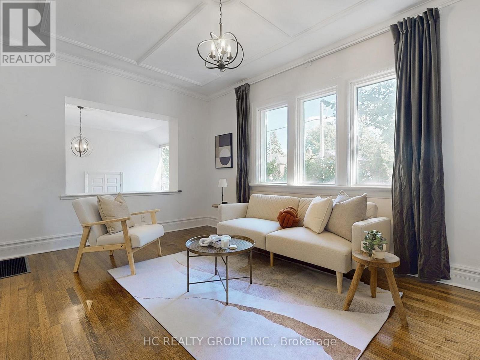 Photo 1 of 124 Lawrence Avenue E, Toronto ON