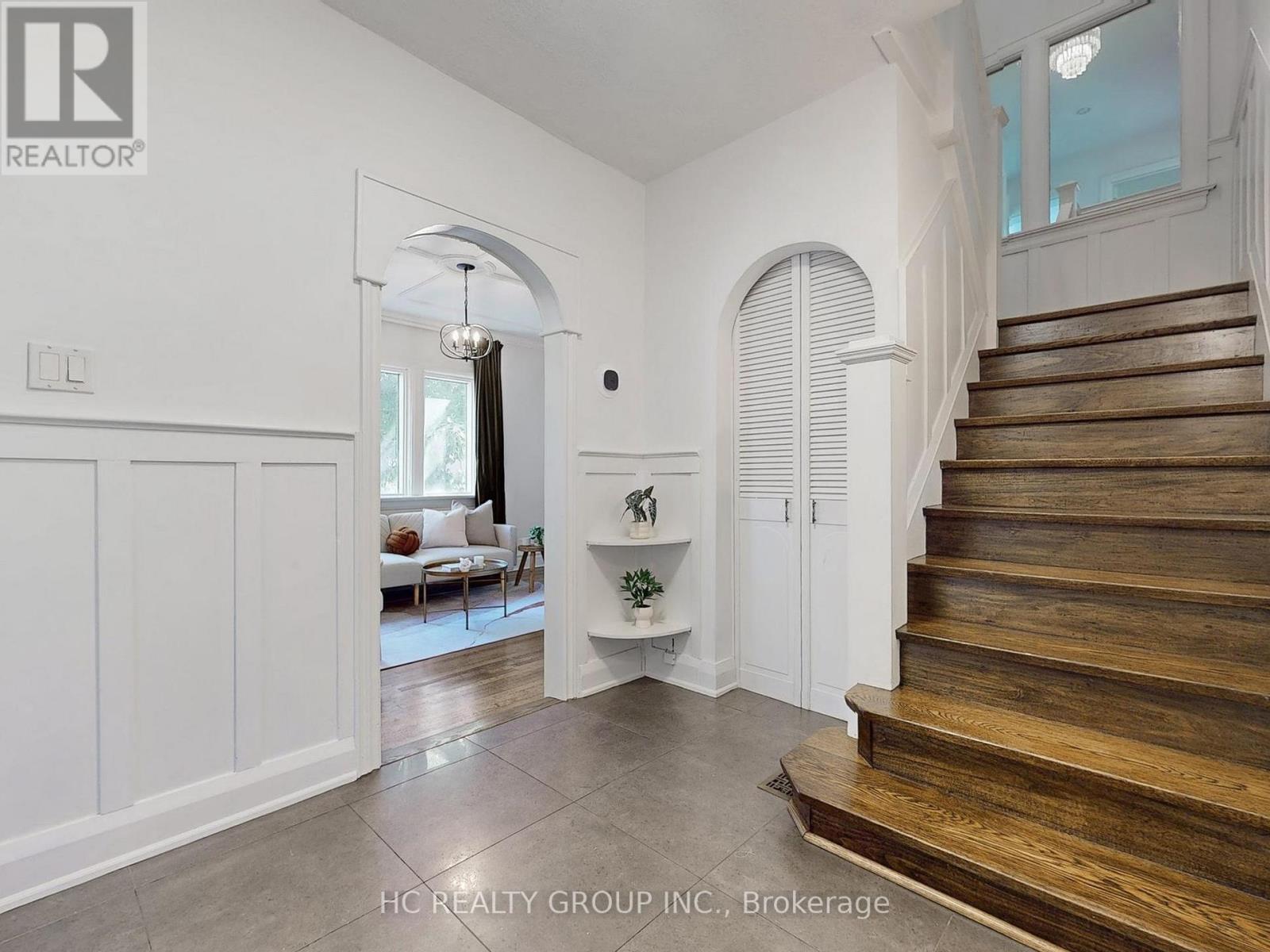 Photo 23 of 124 Lawrence Avenue E, Toronto ON