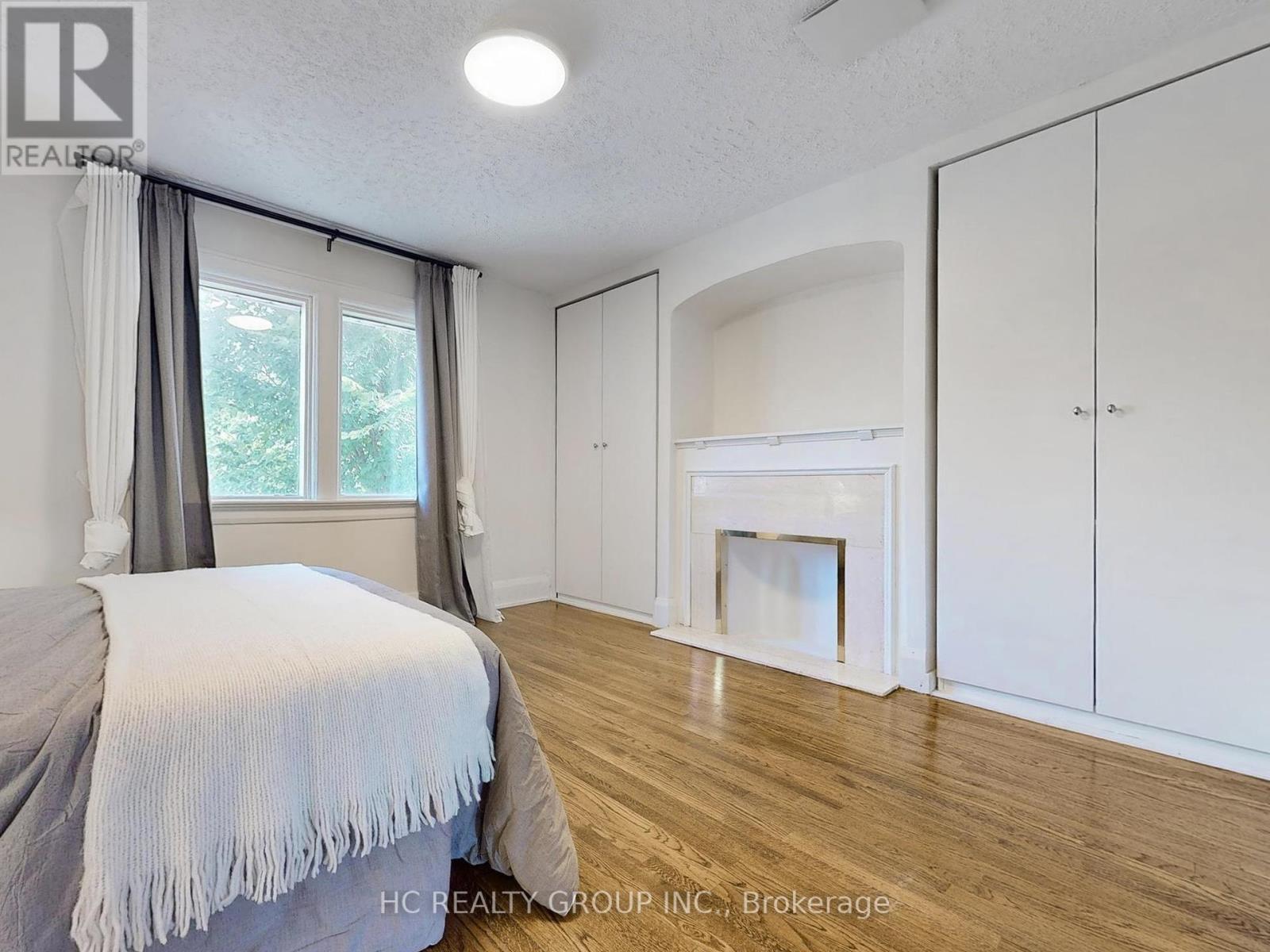 Photo 27 of 124 Lawrence Avenue E, Toronto ON