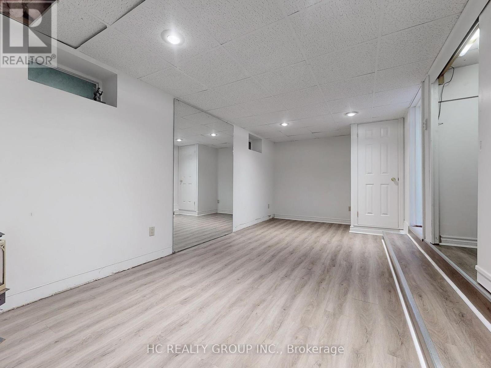 Photo 37 of 124 Lawrence Avenue E, Toronto ON