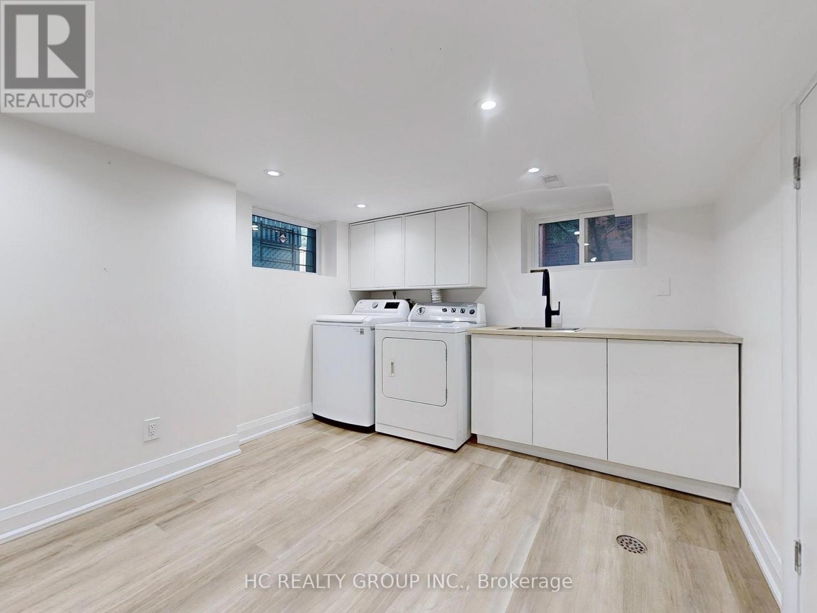 Photo 39 of 124 Lawrence Avenue E, Toronto ON
