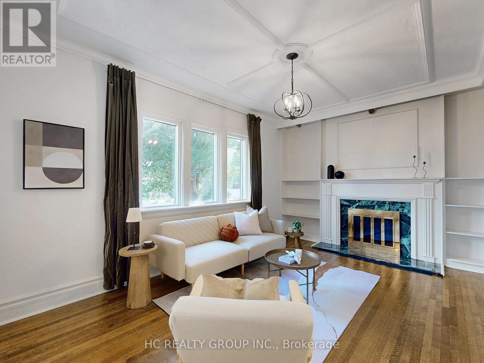 Photo 6 of 124 Lawrence Avenue E, Toronto ON