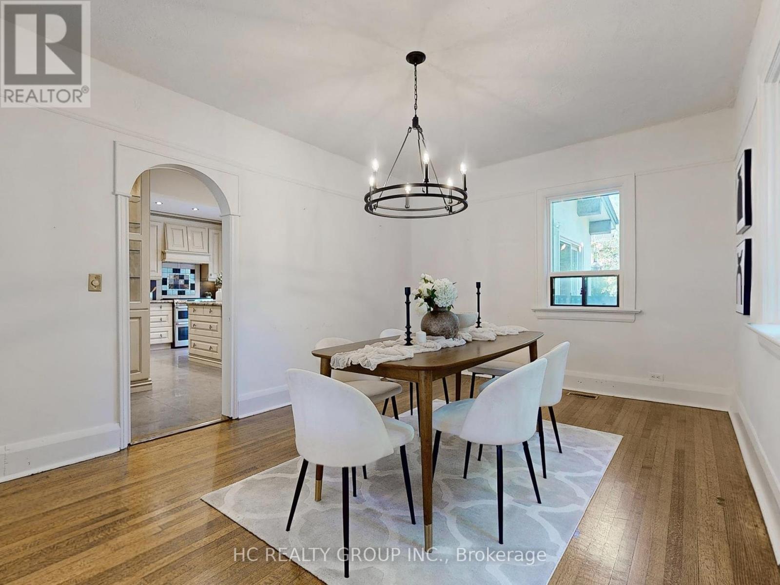 Photo 7 of 124 Lawrence Avenue E, Toronto ON
