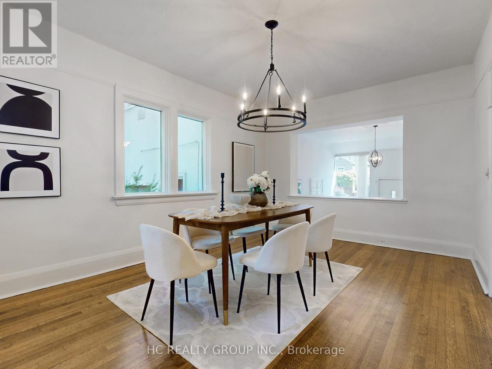 Photo 8 of 124 Lawrence Avenue E, Toronto ON