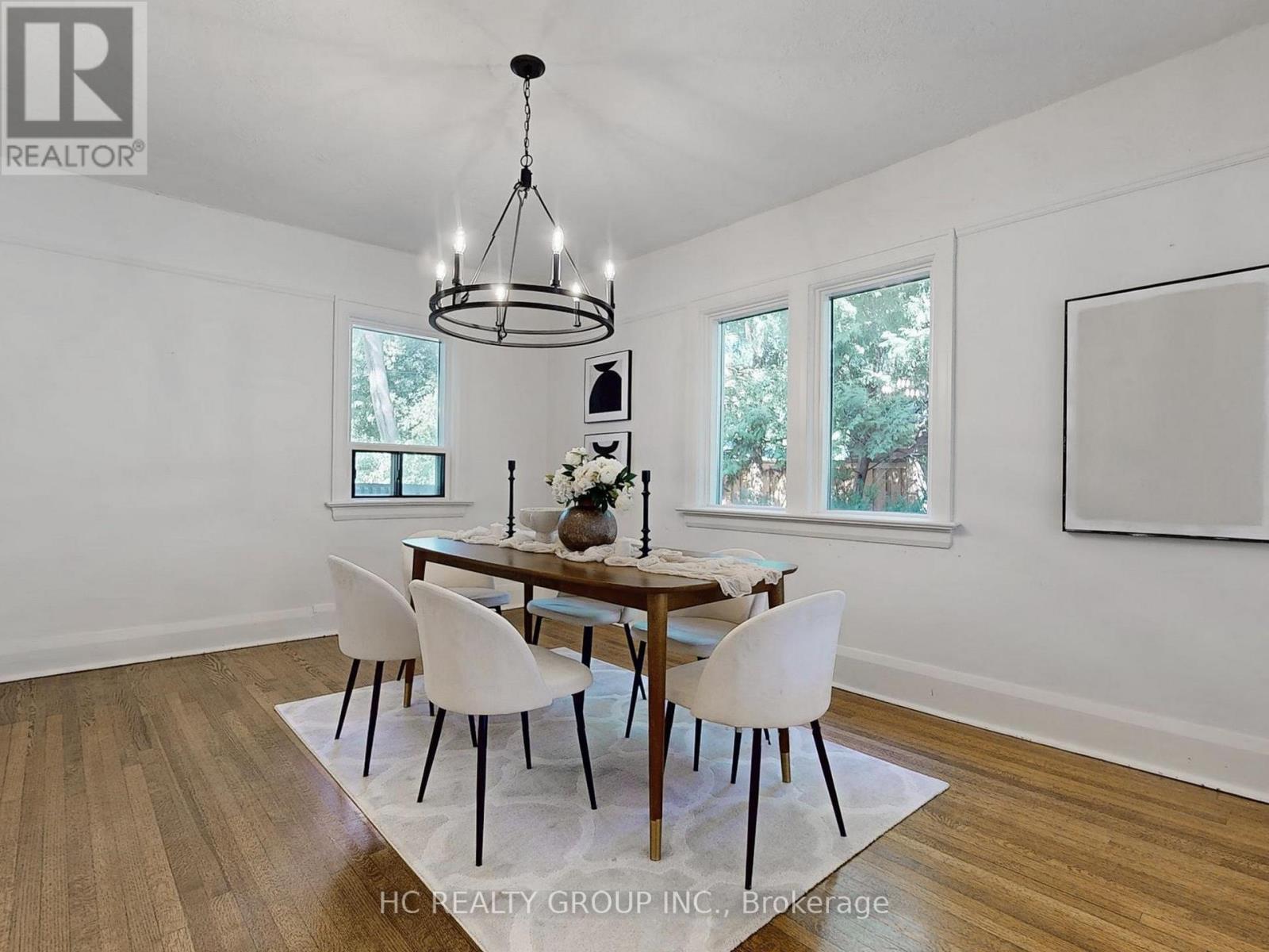Photo 9 of 124 Lawrence Avenue E, Toronto ON