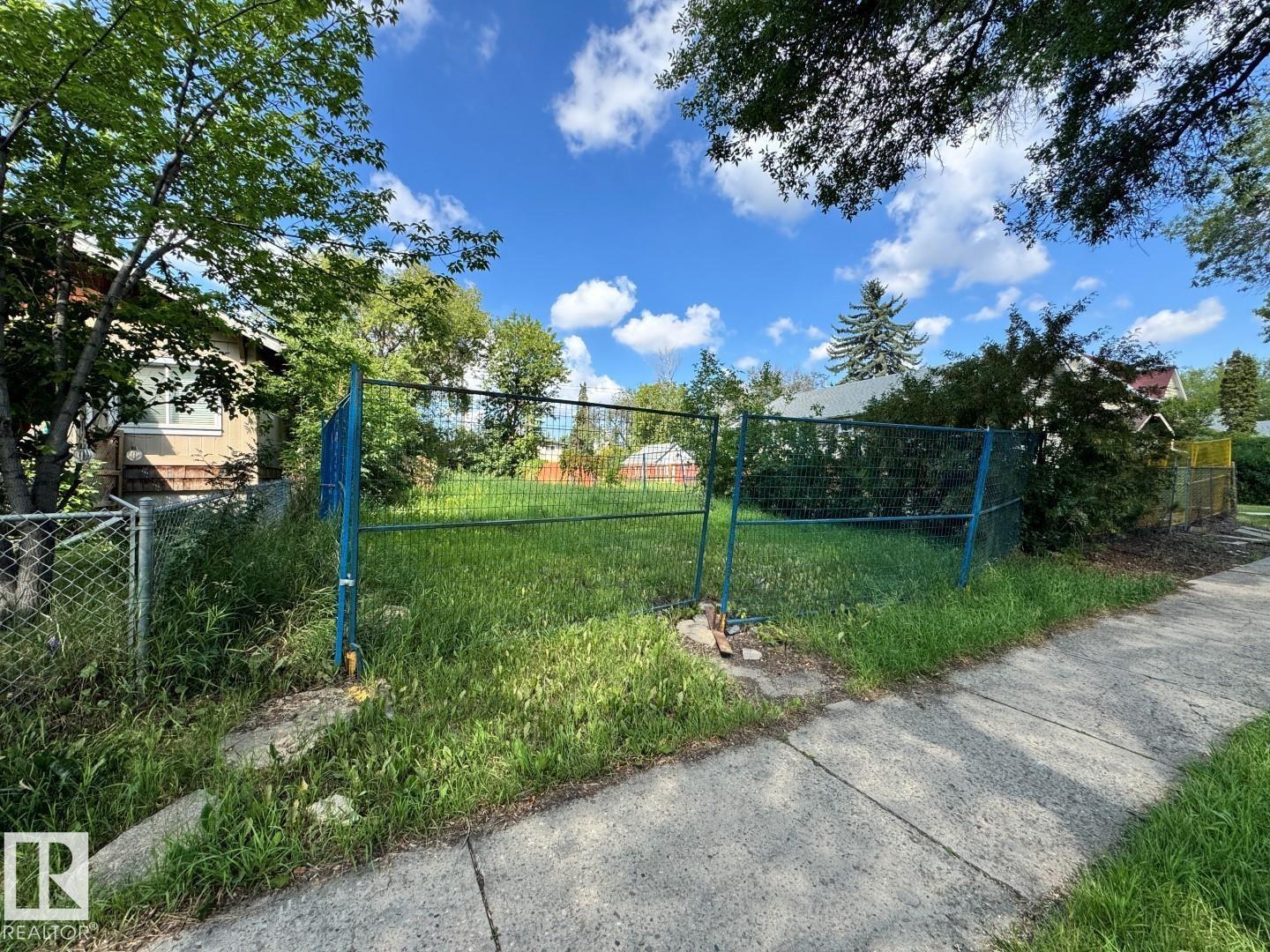 Photo 1 of 11144 97 St Nw, Edmonton AB