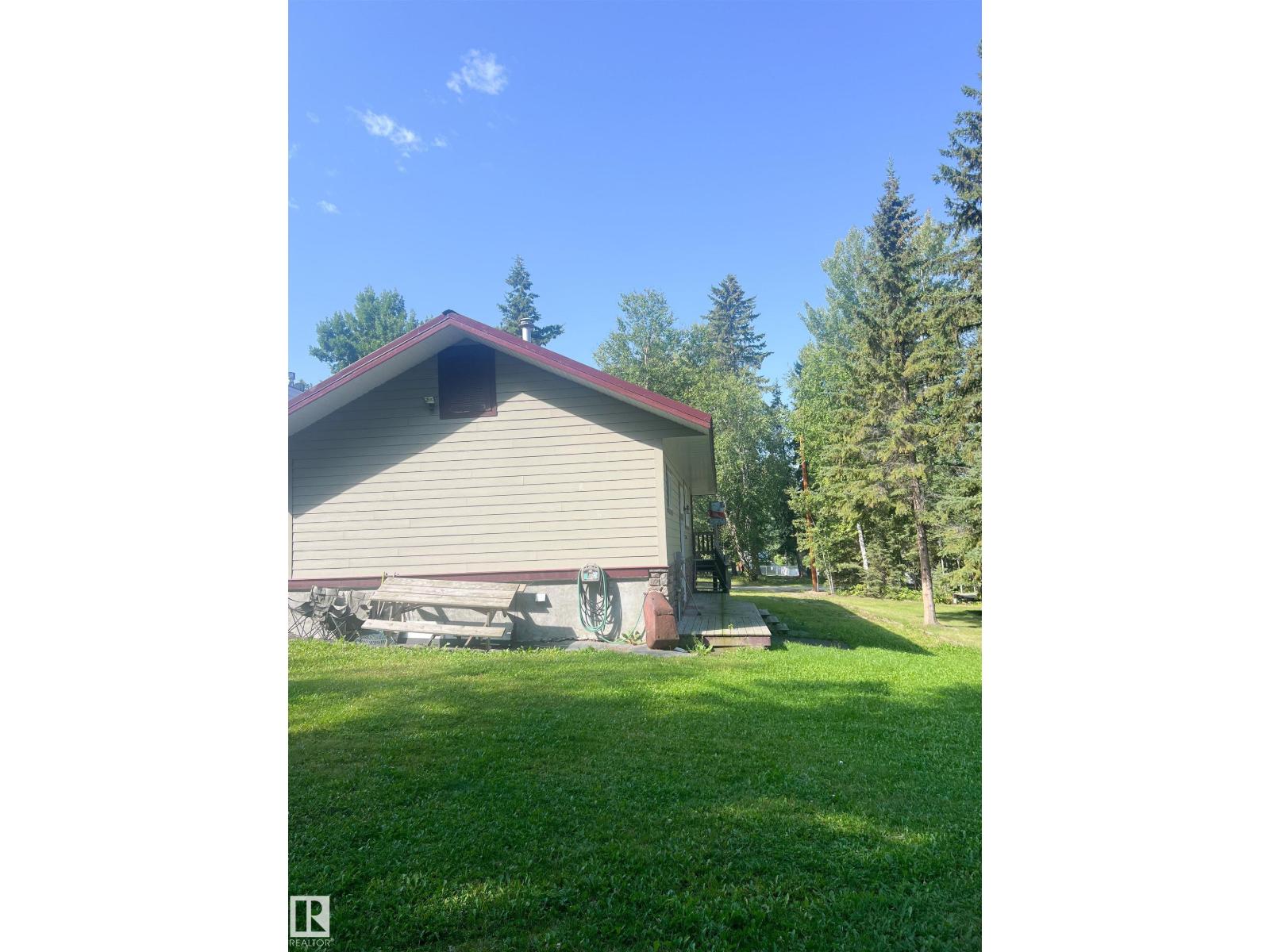 Photo 8 of 20 Pine Cr, Rural Lac Ste Anne County AB