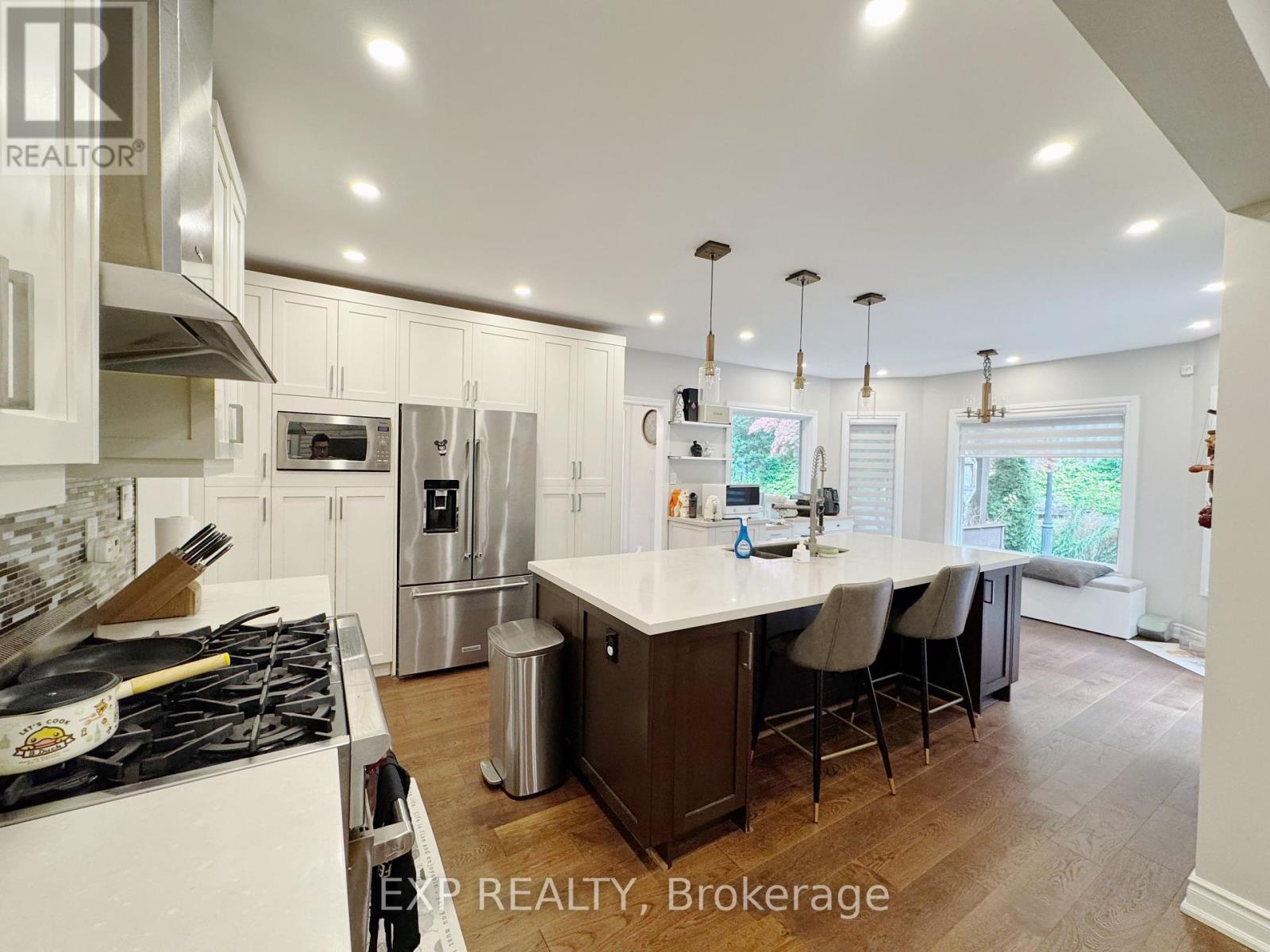 Photo 9 of 98 Clarinda Drive, Toronto ON