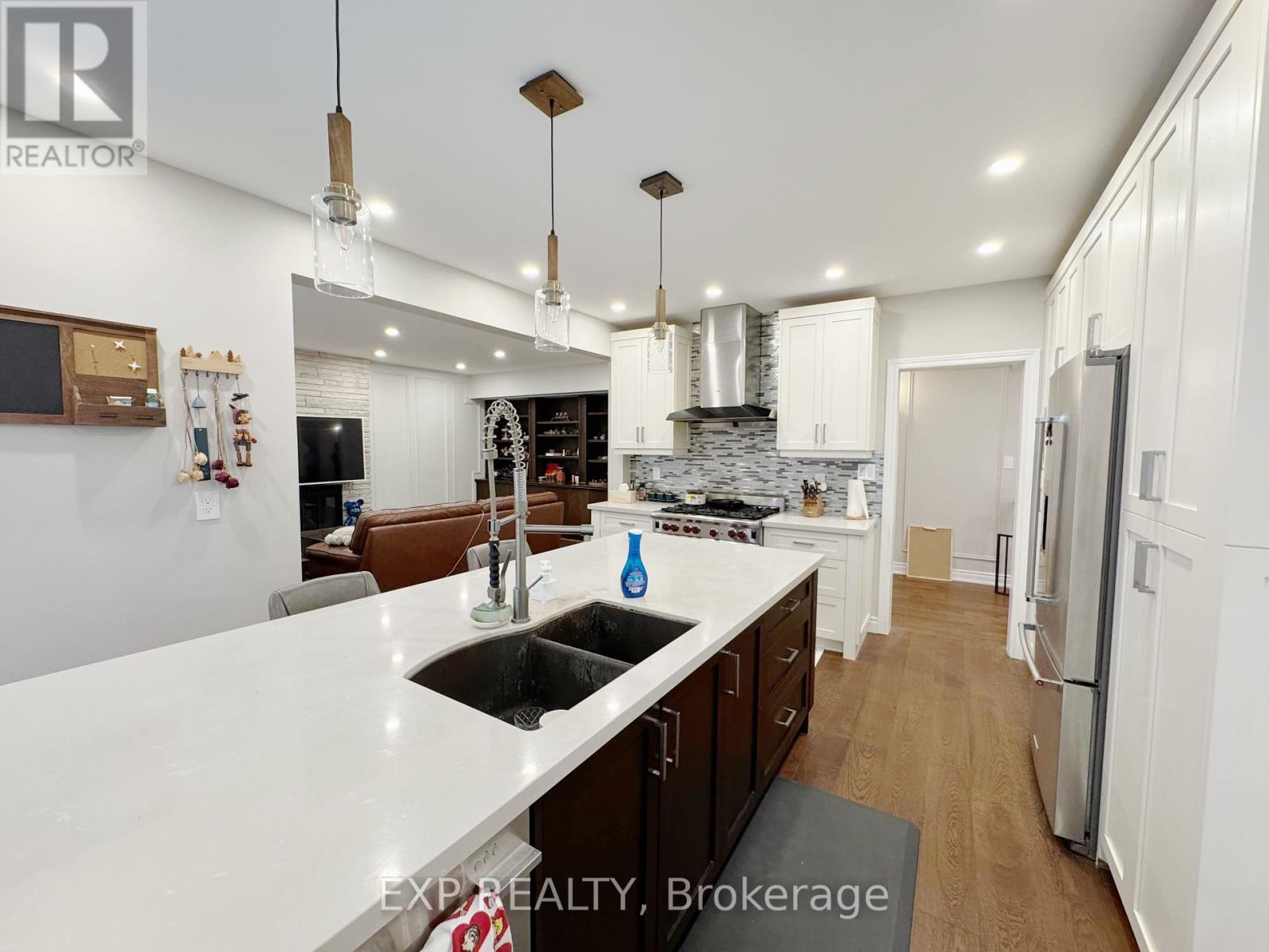 Photo 12 of 98 Clarinda Drive, Toronto ON