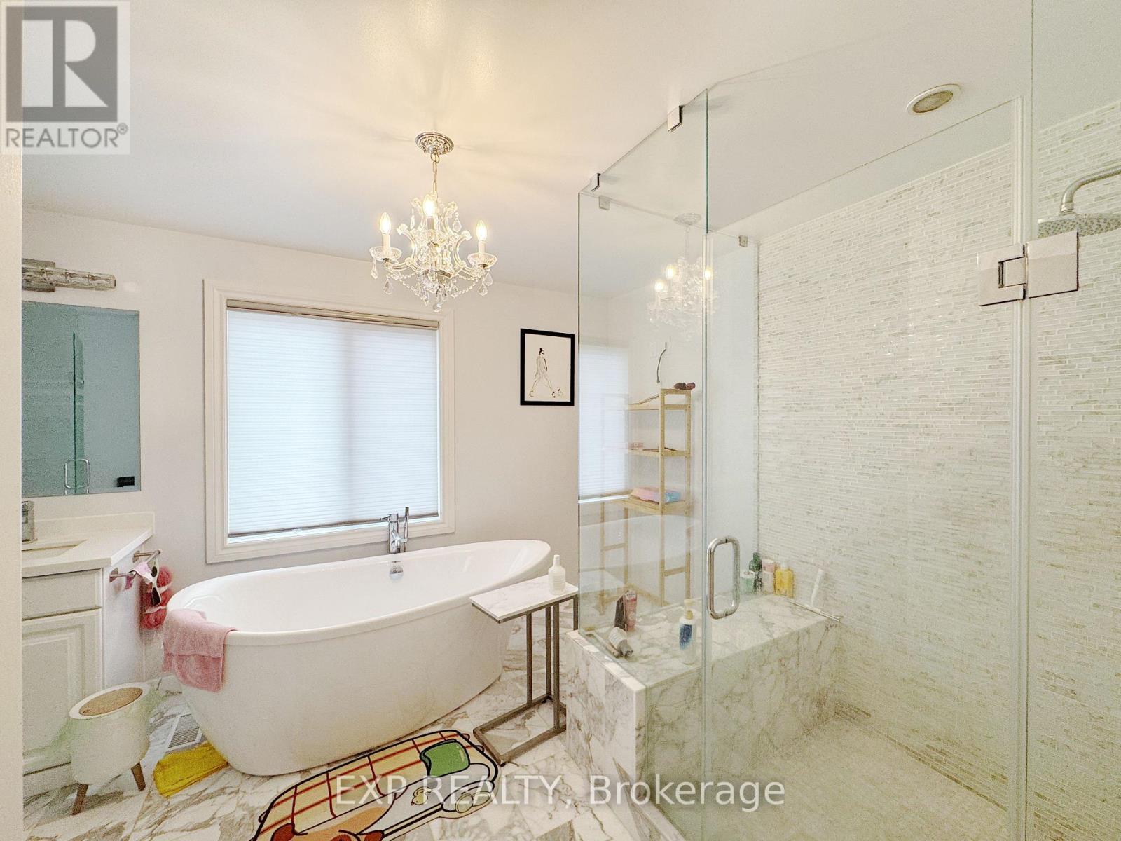 Photo 13 of 98 Clarinda Drive, Toronto ON