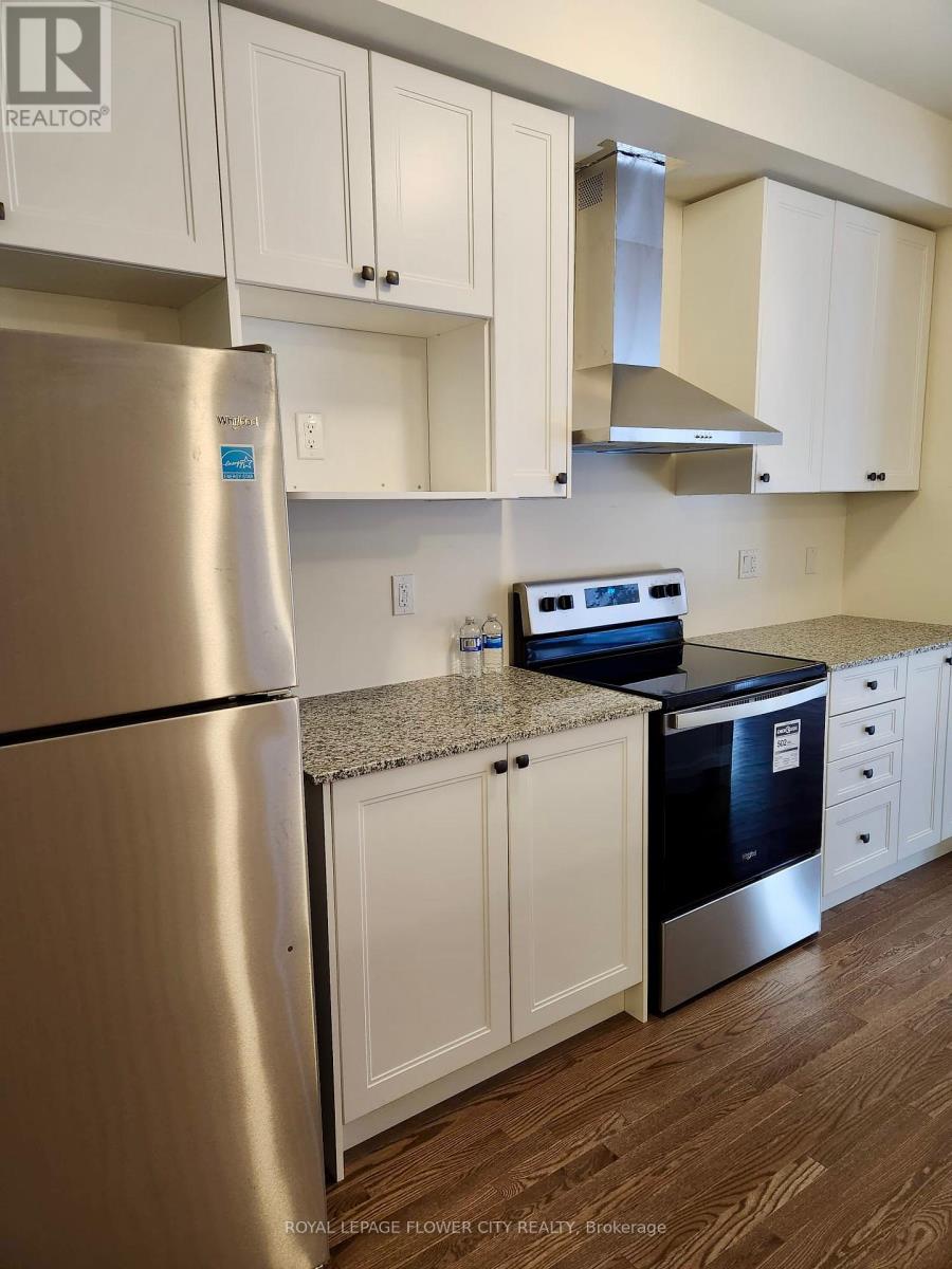 Photo 2 of 512 Littlewood Lane, Ajax ON