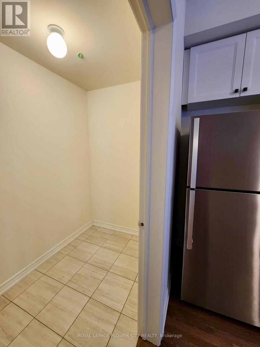 Photo 5 of 512 Littlewood Lane, Ajax ON