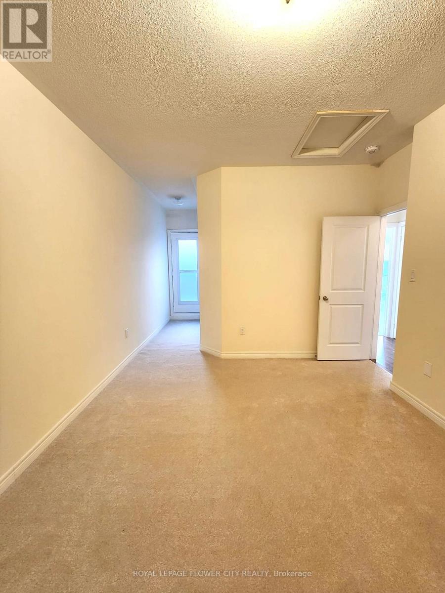 Photo 7 of 512 Littlewood Lane, Ajax ON