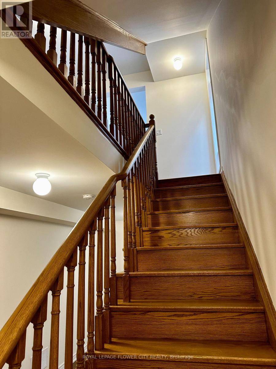 Photo 12 of 512 Littlewood Lane, Ajax ON