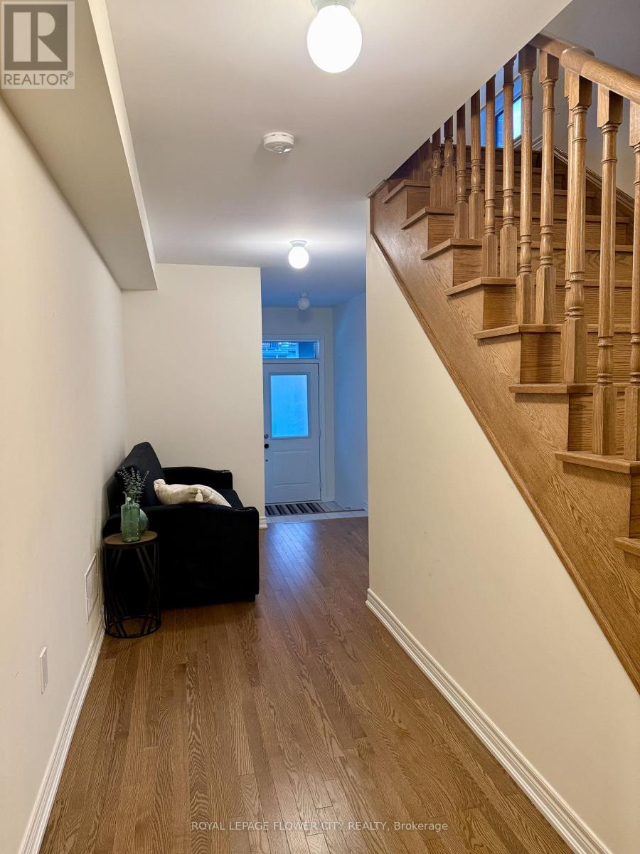 Photo 34 of 512 Littlewood Lane, Ajax ON