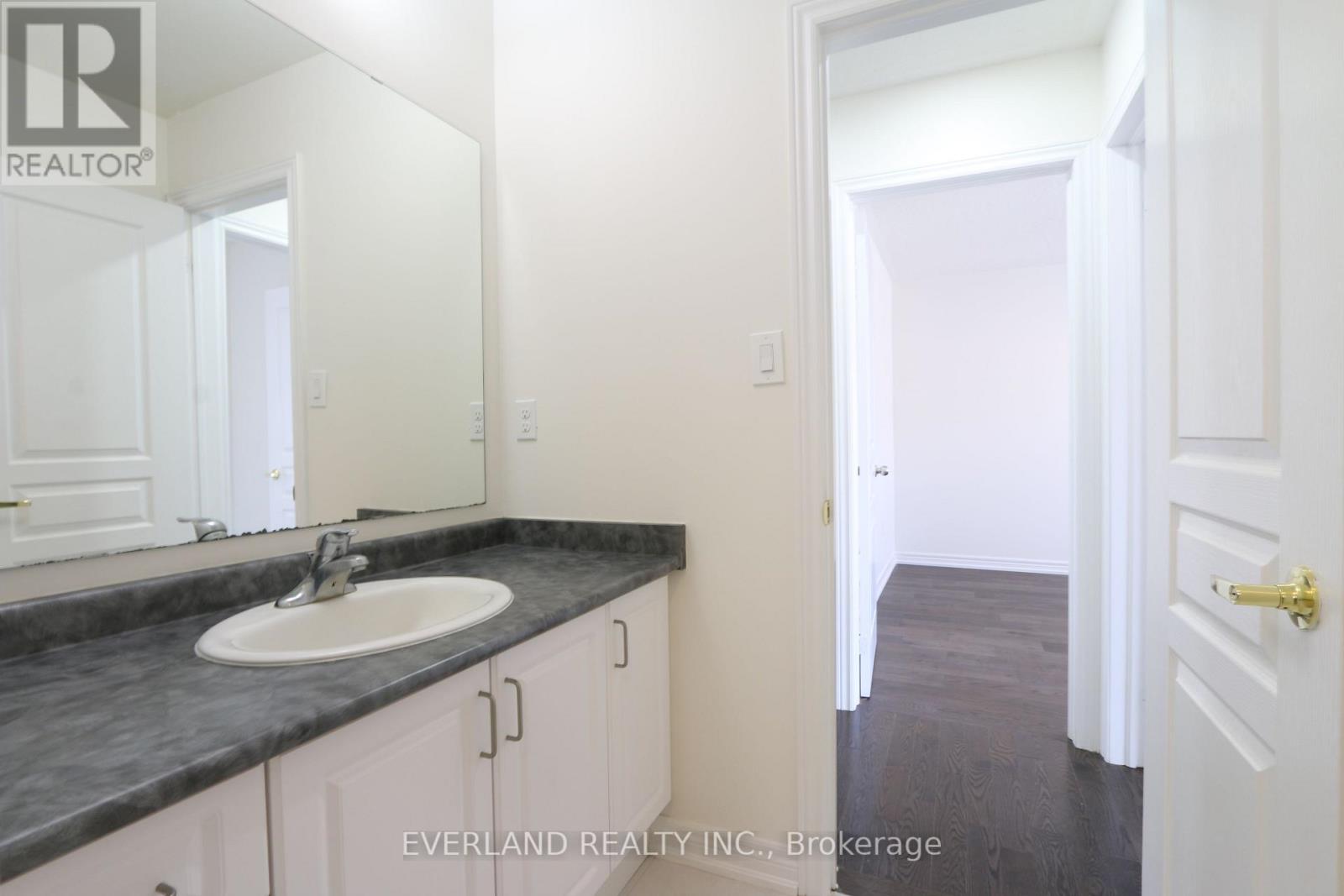 Photo 2 of 51 Lucida Court, Whitchurchstouffville ON