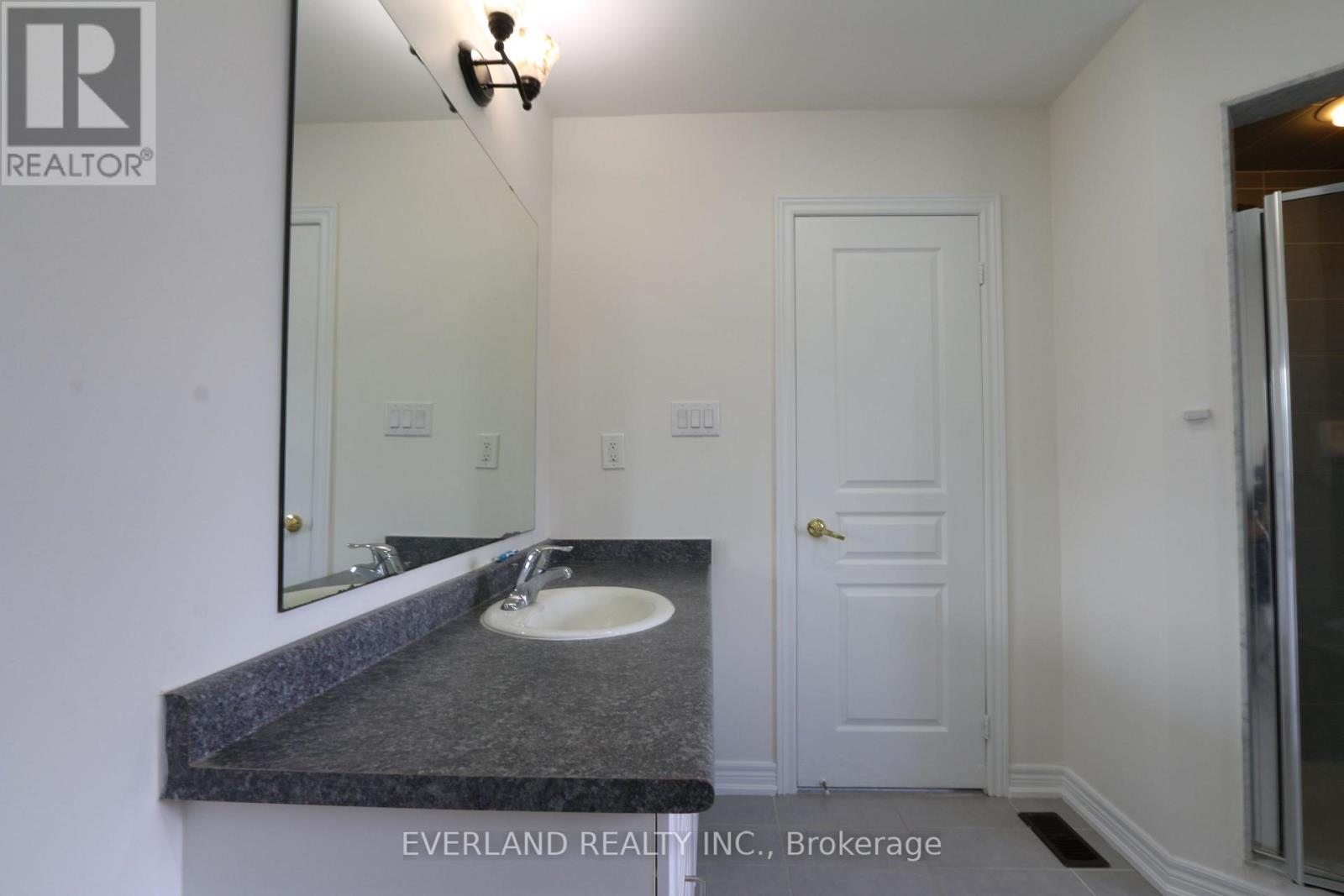 Photo 8 of 51 Lucida Court, Whitchurchstouffville ON