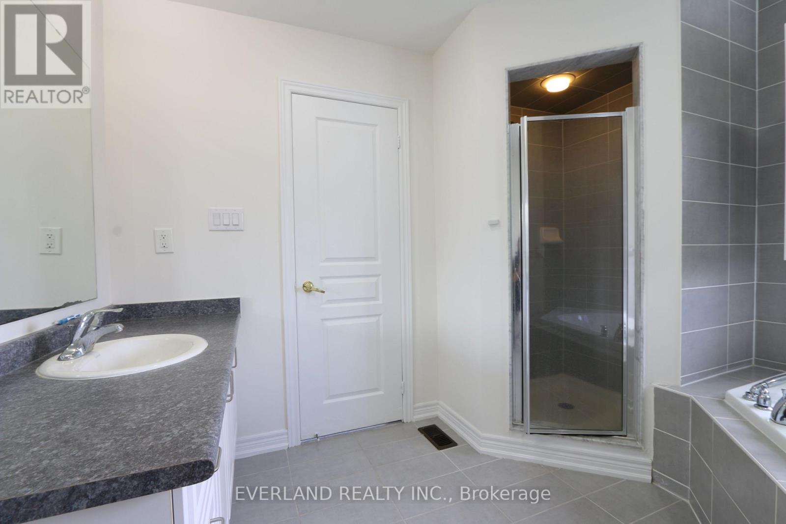 Photo 29 of 51 Lucida Court, Whitchurchstouffville ON