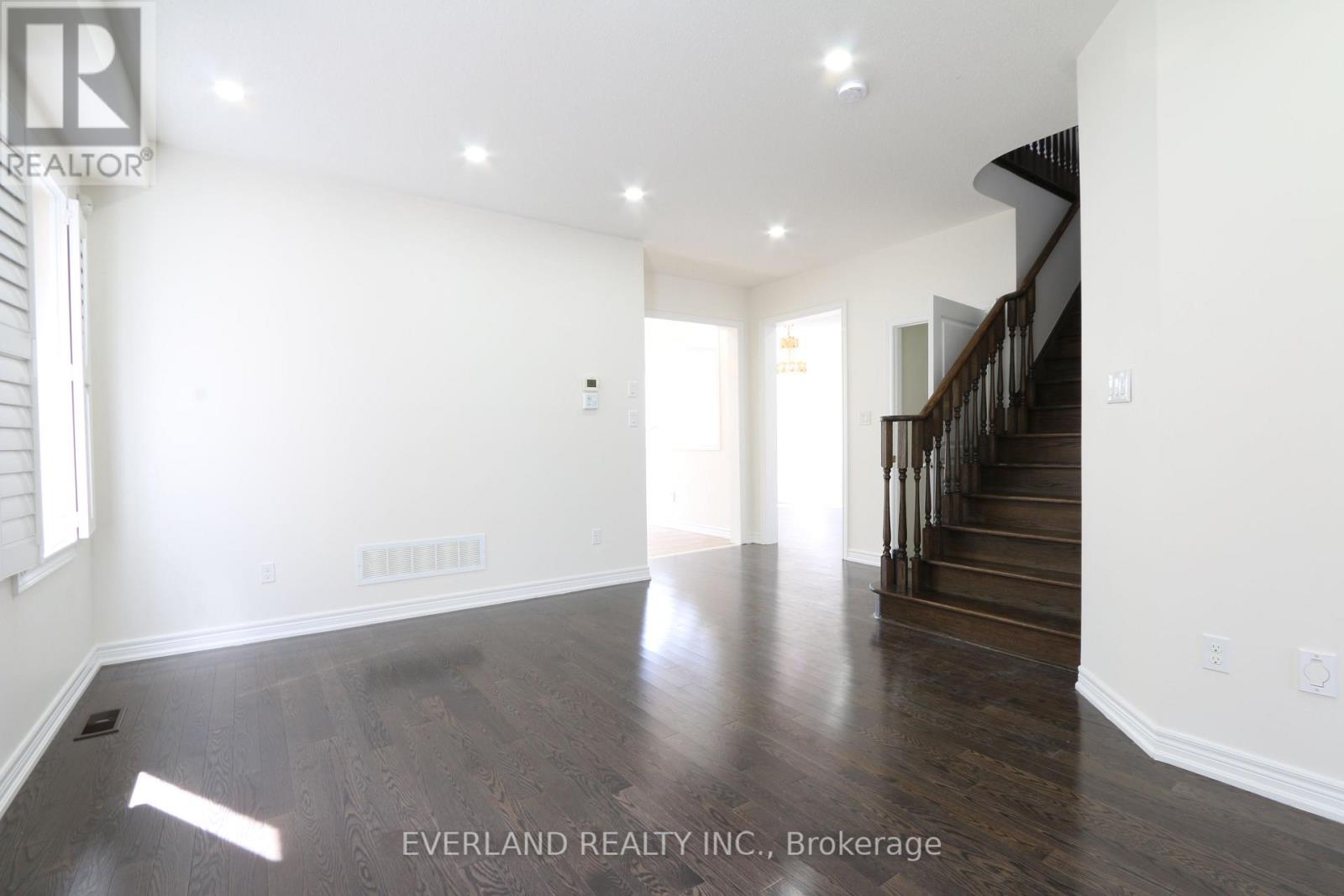 Photo 17 of 51 Lucida Court, Whitchurchstouffville ON