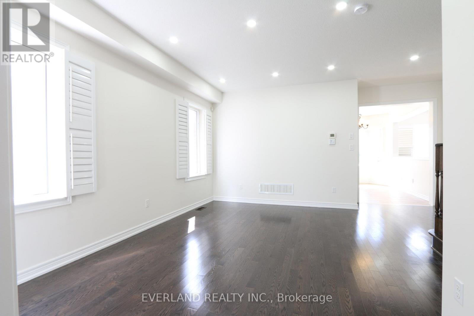 Photo 21 of 51 Lucida Court, Whitchurchstouffville ON