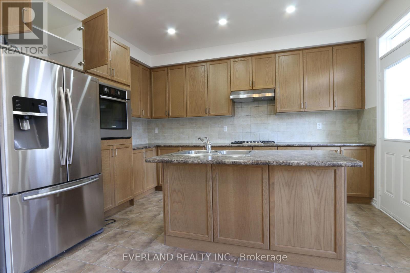 Photo 27 of 51 Lucida Court, Whitchurchstouffville ON