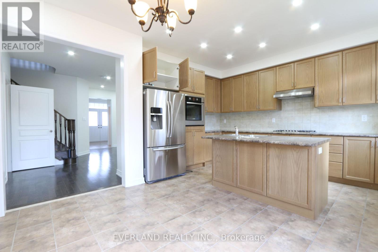 Photo 25 of 51 Lucida Court, Whitchurchstouffville ON