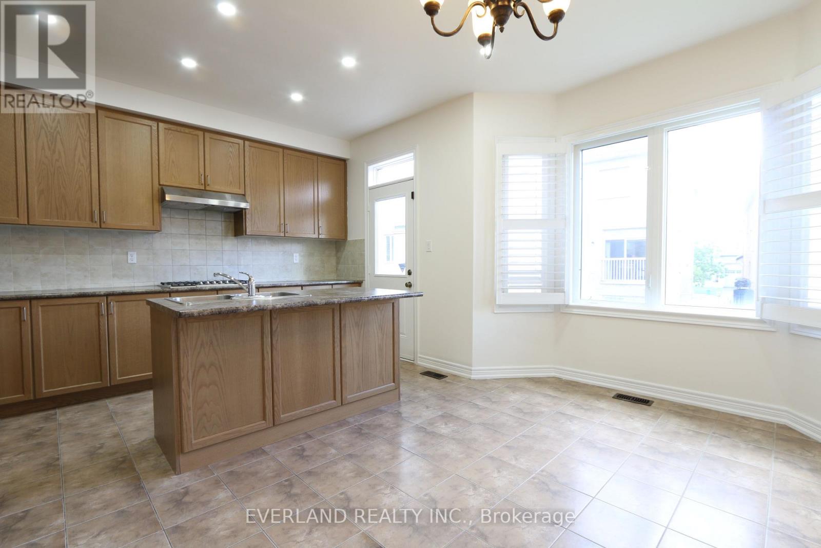 Photo 1 of 51 Lucida Court, Whitchurchstouffville ON