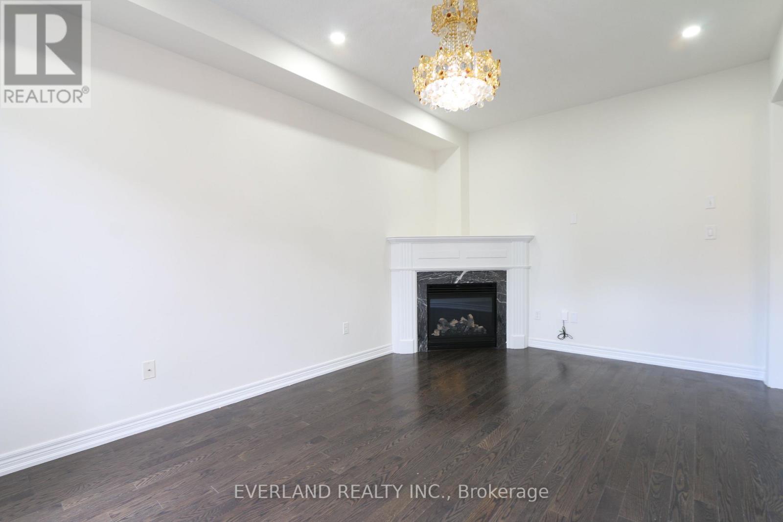 Photo 22 of 51 Lucida Court, Whitchurchstouffville ON