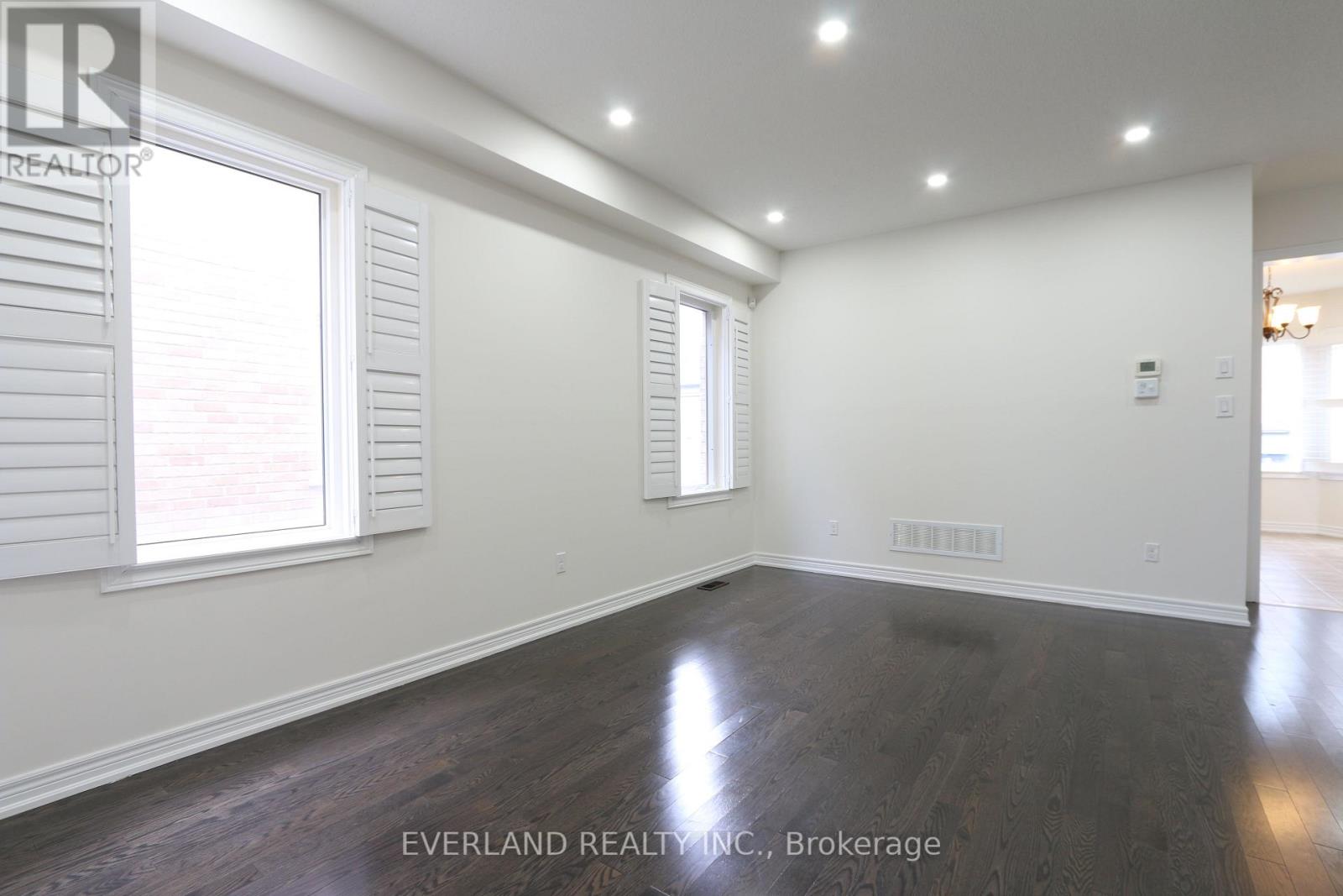 Photo 6 of 51 Lucida Court, Whitchurchstouffville ON