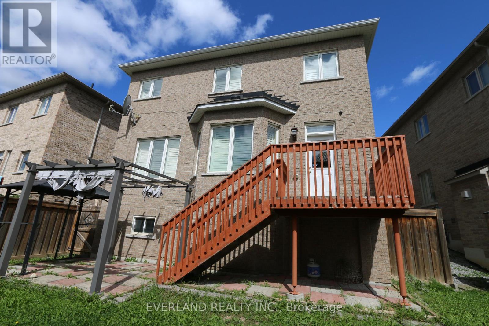 Photo 4 of 51 Lucida Court, Whitchurchstouffville ON