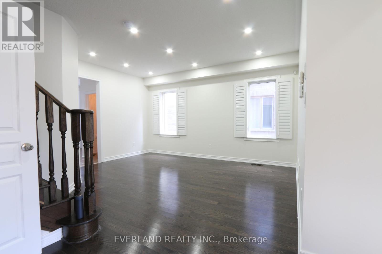 Photo 14 of 51 Lucida Court, Whitchurchstouffville ON