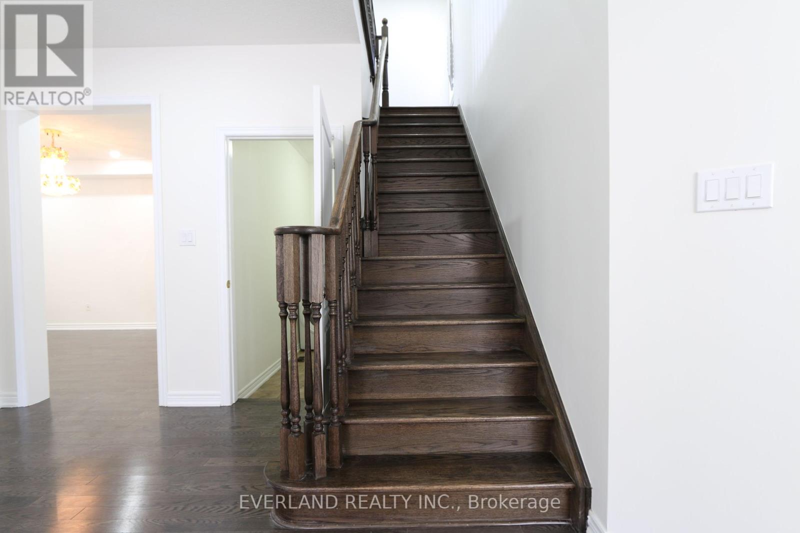 Photo 24 of 51 Lucida Court, Whitchurchstouffville ON