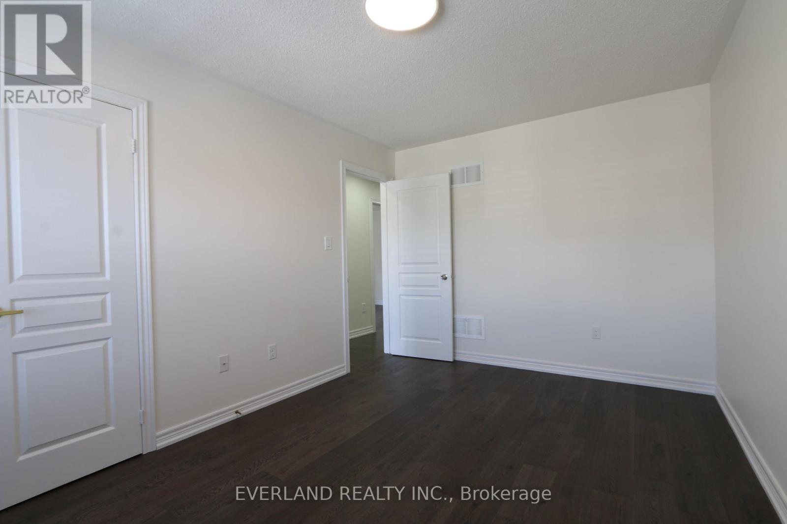 Photo 33 of 51 Lucida Court, Whitchurchstouffville ON