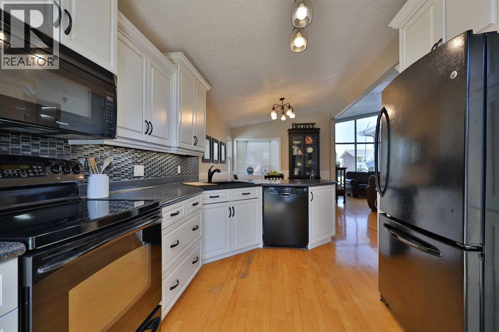Photo 8 of 3218 Lakeside Road S, Lethbridge AB