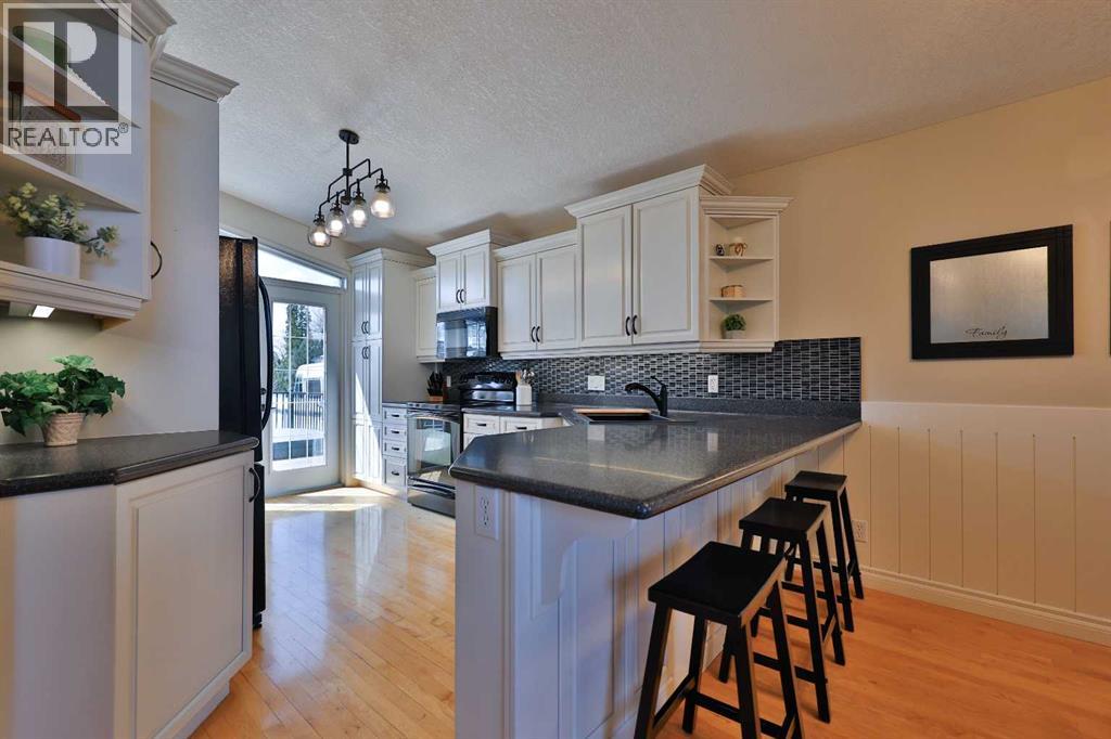 Photo 10 of 3218 Lakeside Road S, Lethbridge AB