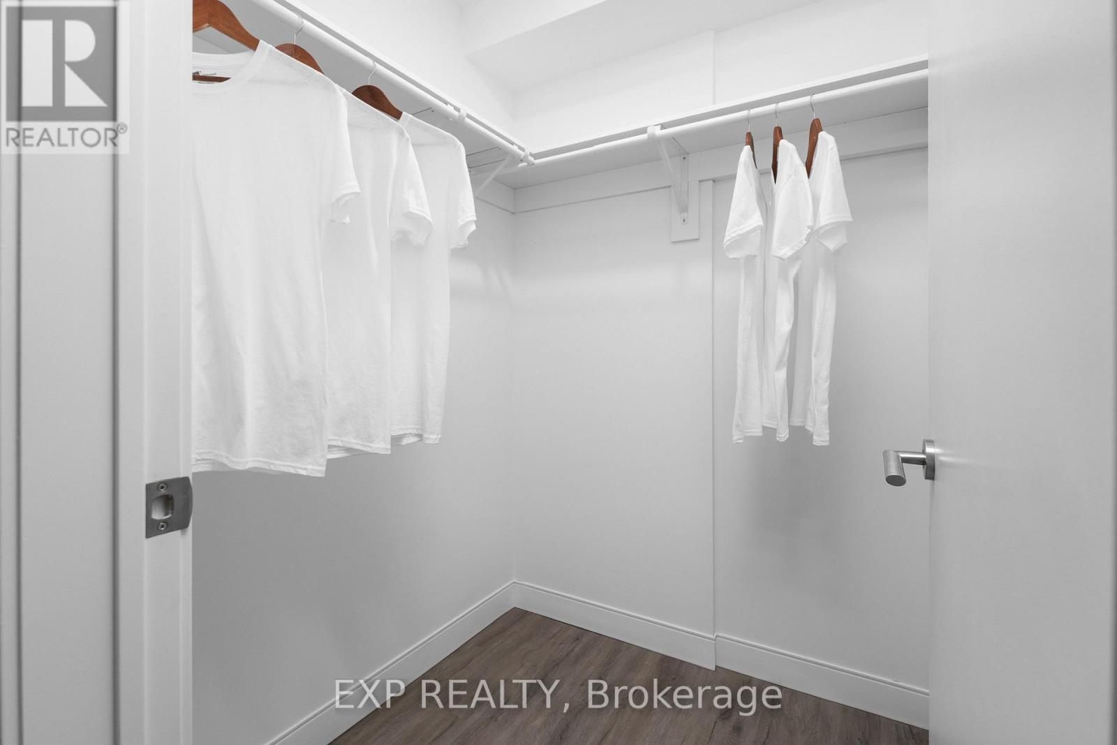 Photo 5 of 712 100 Manett Crescent, Brampton ON