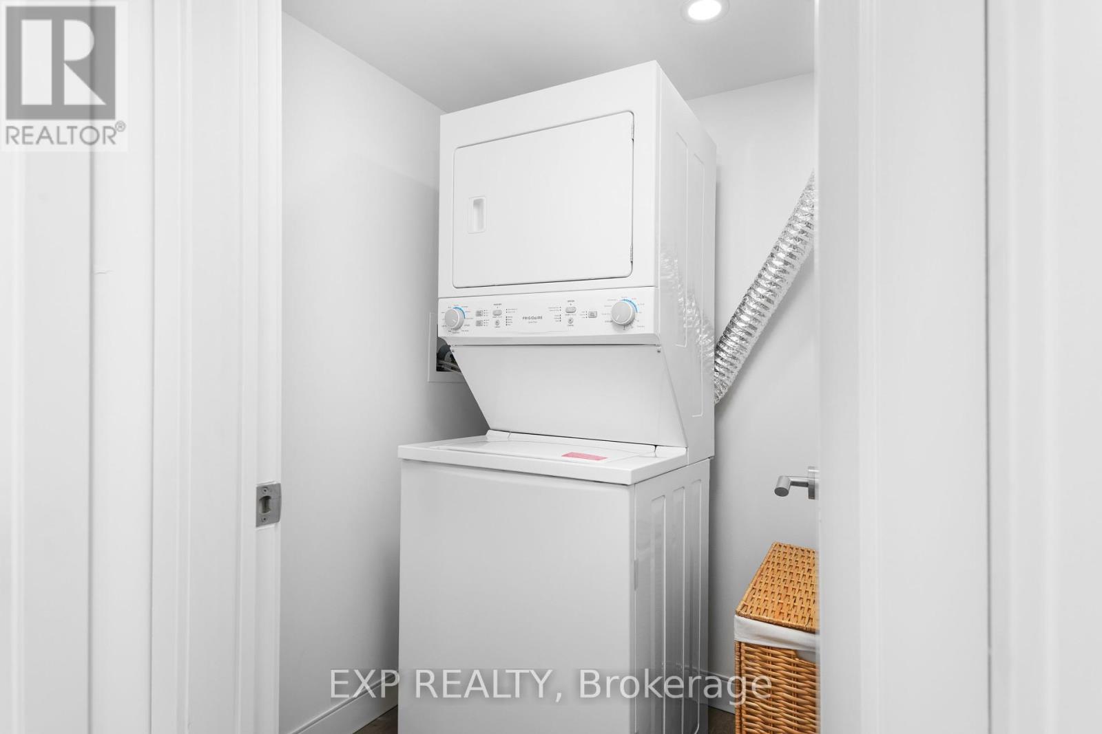 Photo 9 of 404 100 Manett Crescent, Brampton ON