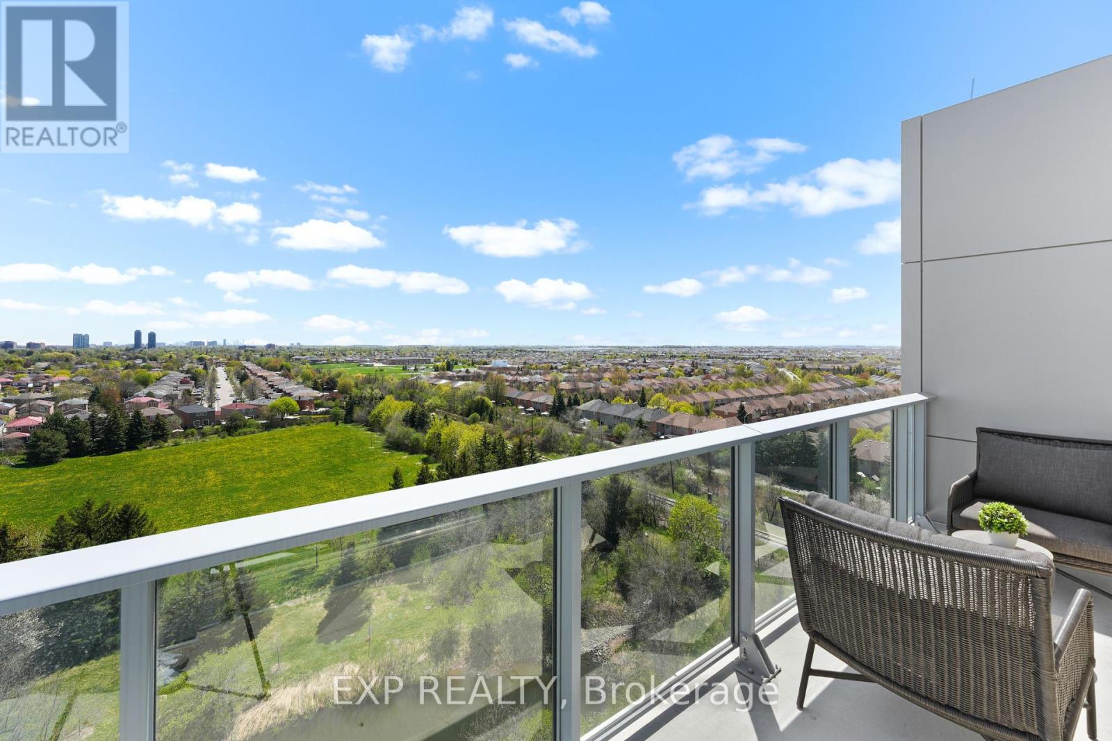 Photo 6 of 404 100 Manett Crescent, Brampton ON
