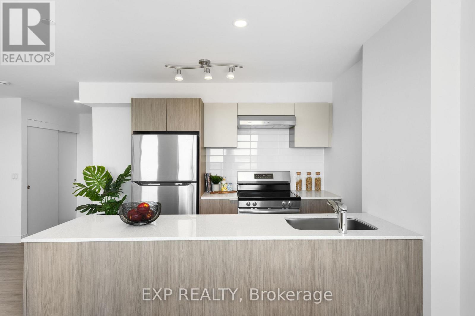 Photo 10 of 404 100 Manett Crescent, Brampton ON
