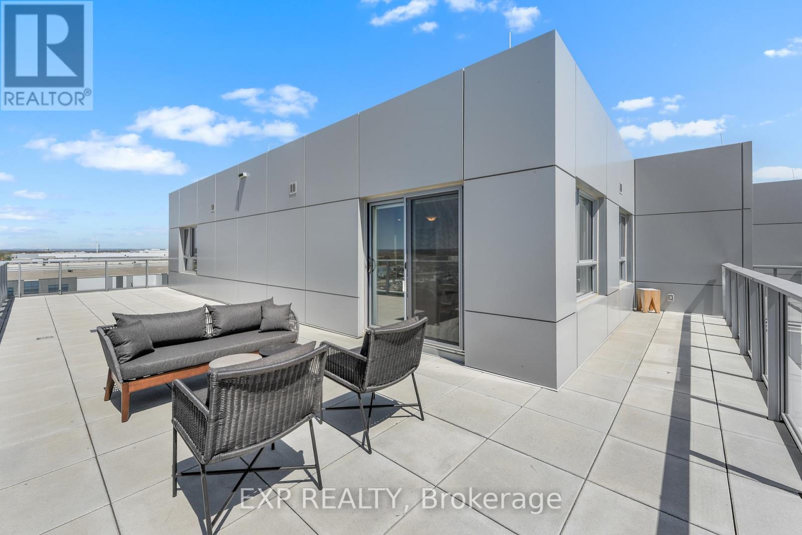 Photo 2 of 302 100 Manett Crescent, Brampton ON