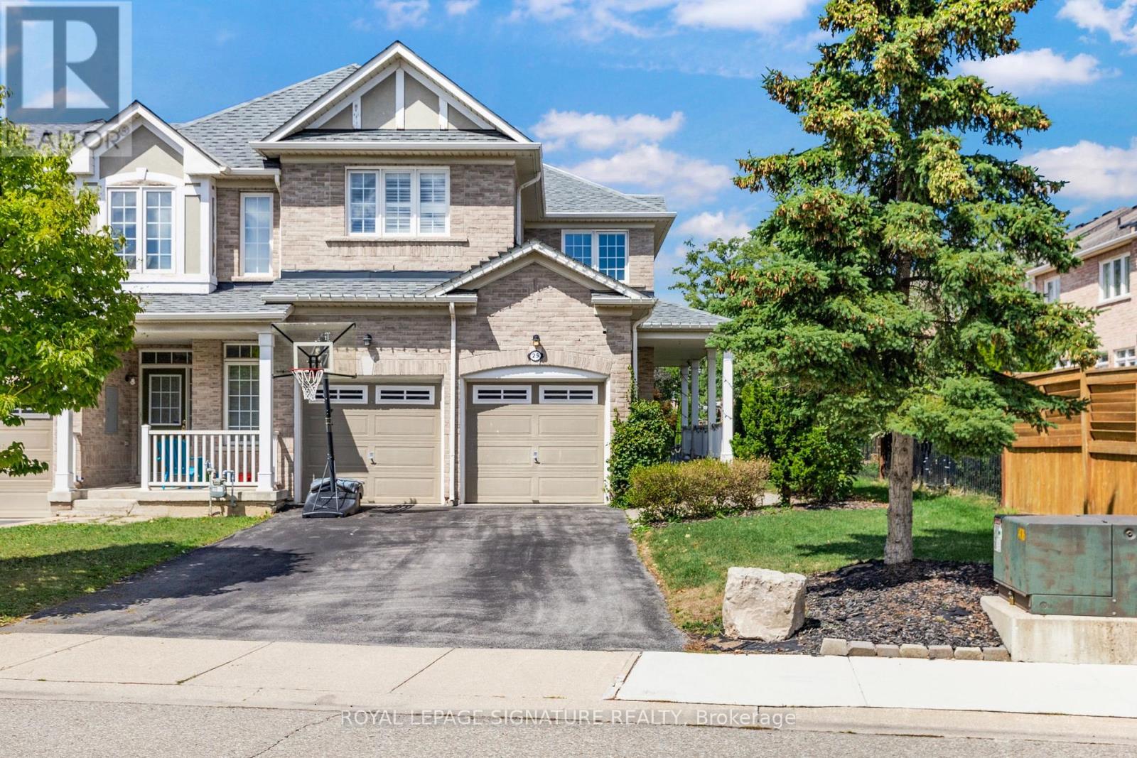 Photo 2 of 25 2295 Rochester Circle, Oakville ON