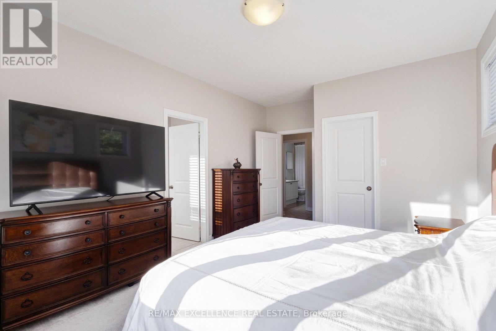 Photo 2 of 52 Atchison Drive, Caledon ON