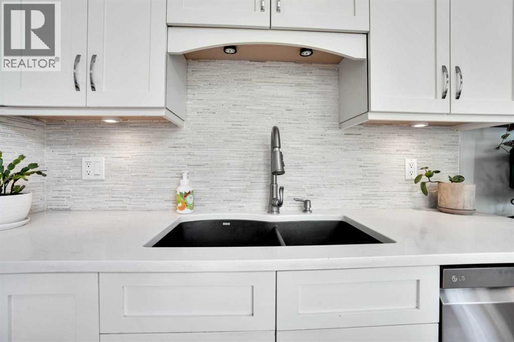Photo 4 of 54 Cougar Ridge Mews Sw, Calgary AB