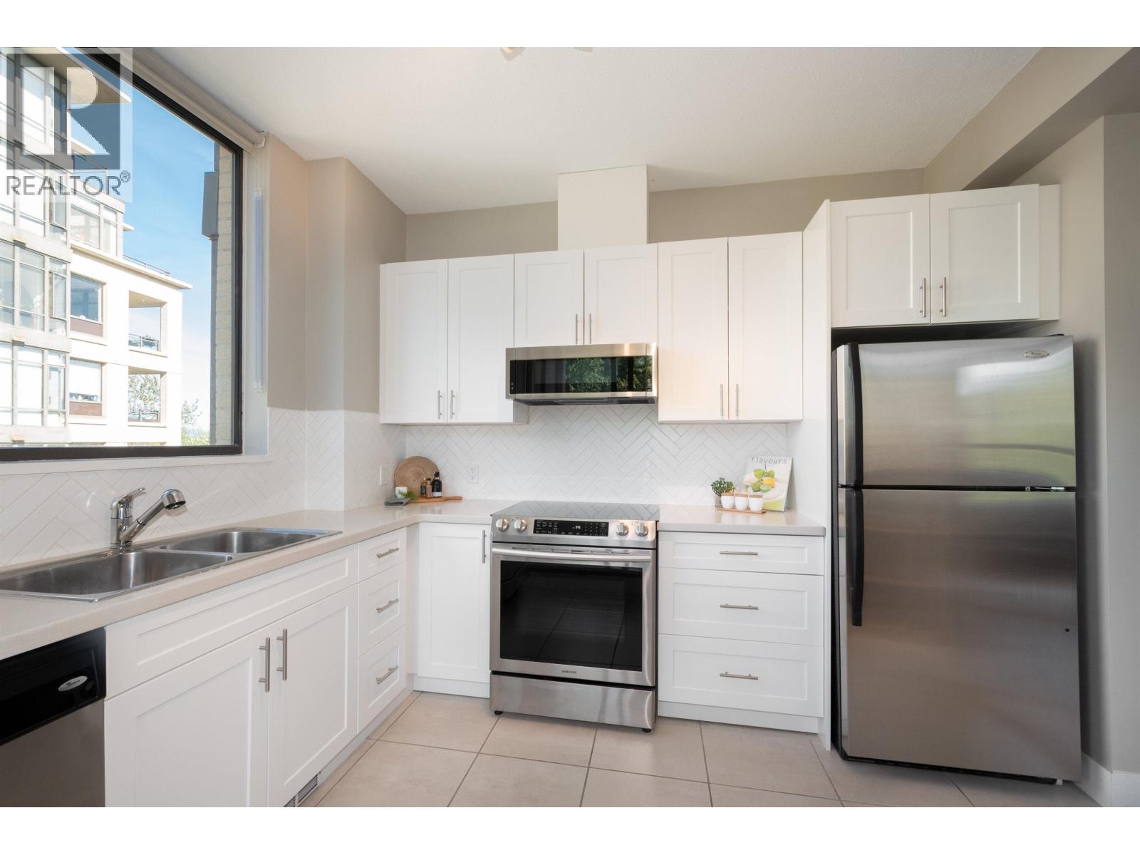 Photo 8 of 501 9370 University Crescent, Burnaby BC