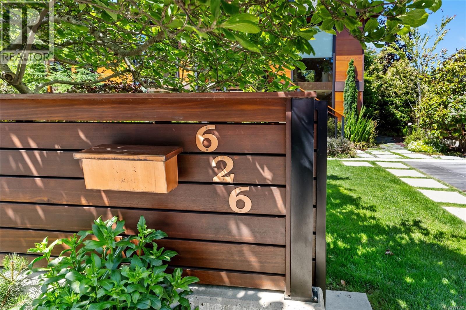 Photo 8 of 626 Monterey Ave, Oak Bay BC