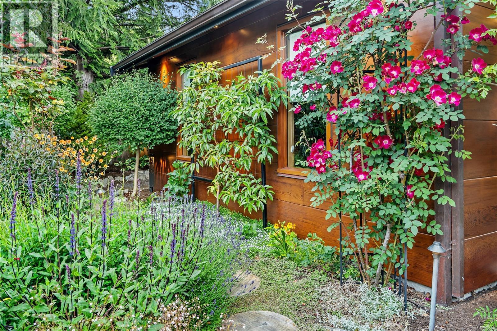Photo 34 of 626 Monterey Ave, Oak Bay BC