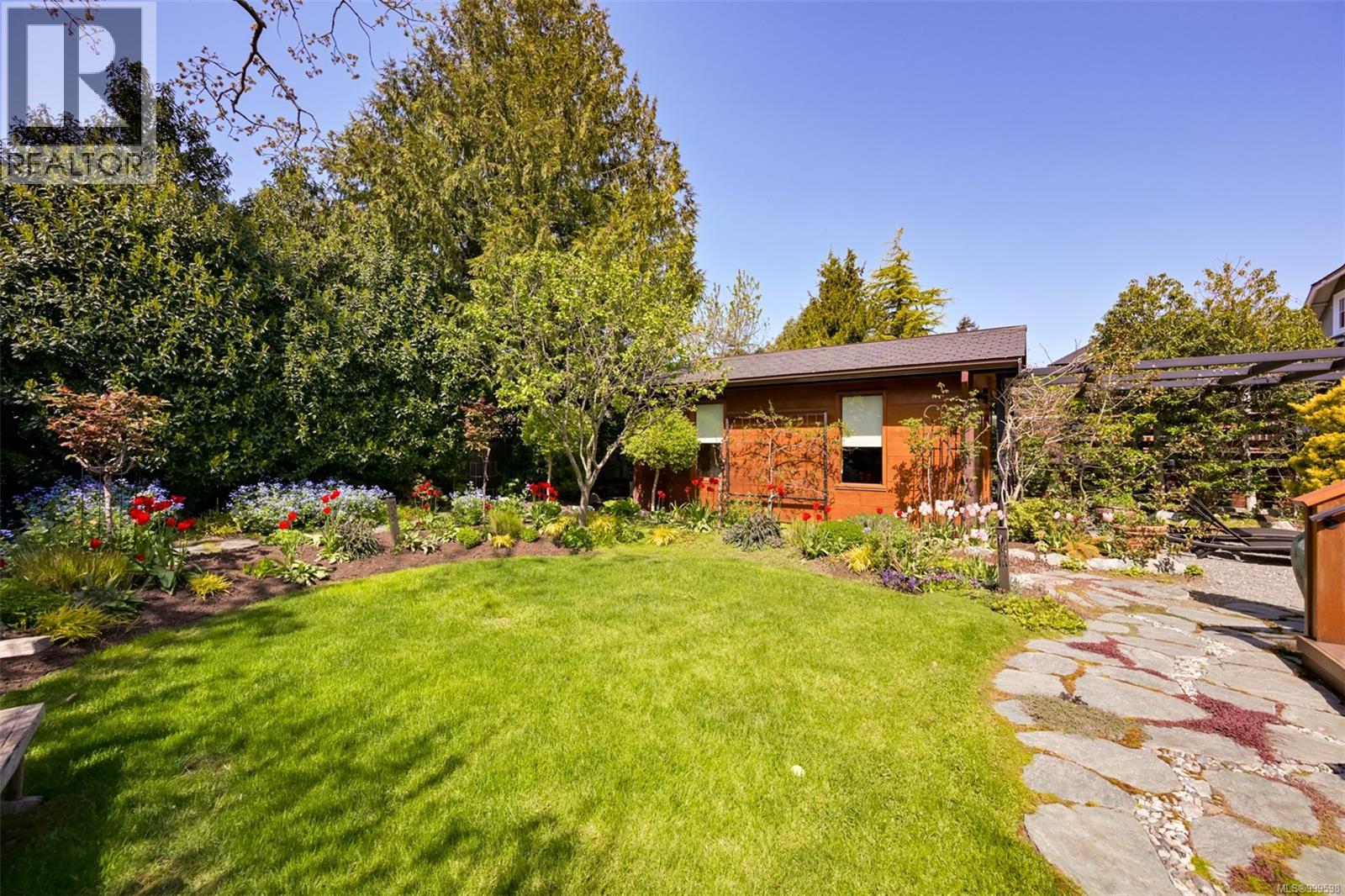 Photo 38 of 626 Monterey Ave, Oak Bay BC