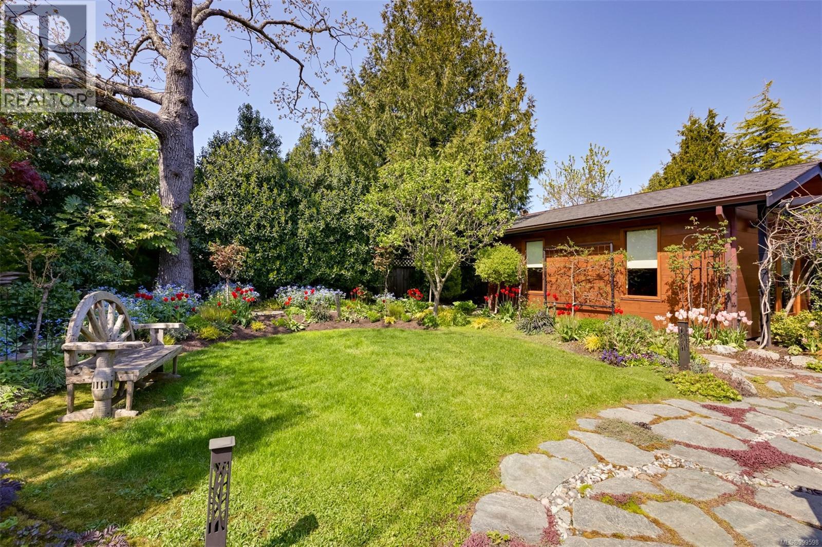 Photo 90 of 626 Monterey Ave, Oak Bay BC